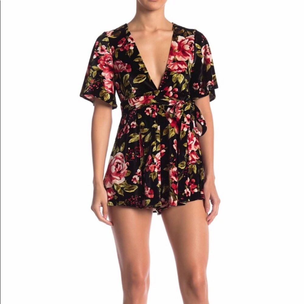 🆕 Show Me Your Mumu velvet tallara romper small